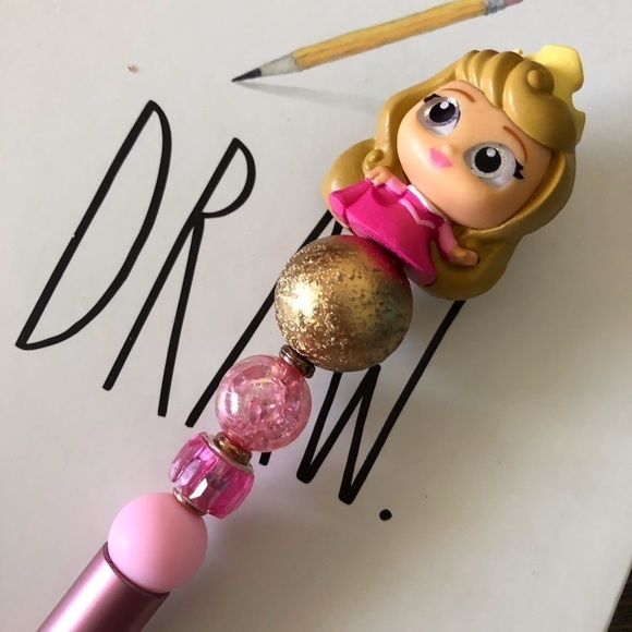 Disney Doorables: Sleeping Beauty: Princess Aurora handmade beaded pen - Picture 1 of 3